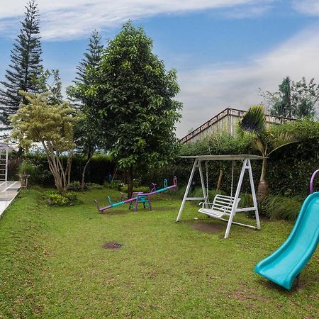 Villa Alessa Puncak Zewnętrze zdjęcie