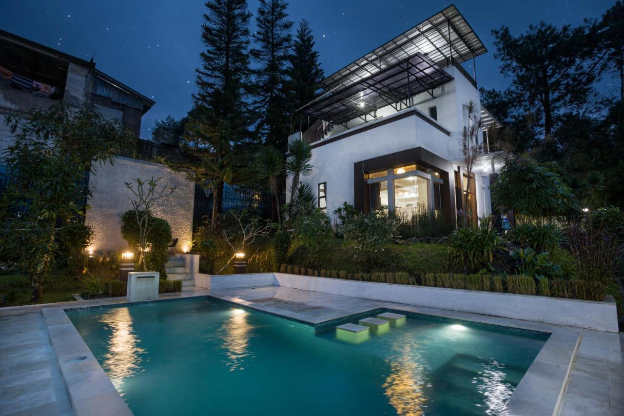 Villa Alessa Puncak Zewnętrze zdjęcie