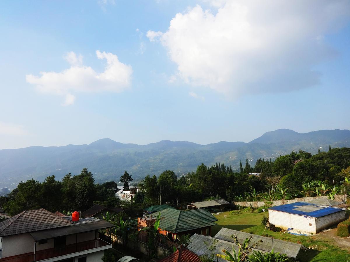 Villa Alessa Puncak Zewnętrze zdjęcie
